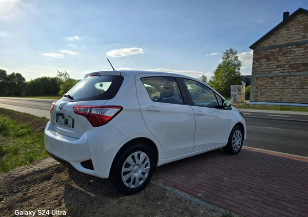 Toyota Yaris cena 39900 przebieg: 74800, rok produkcji 2018 z Białystok małe 301